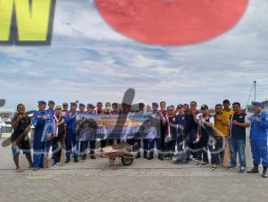 Dukung World Ocean Day, Polisi bersama Masyarakat Bersih Bersih Pantai