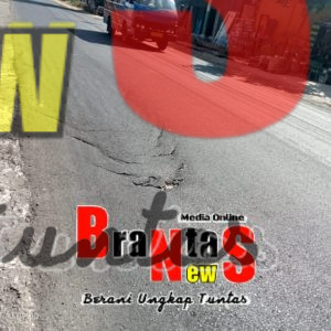 Jalan Aspal Di Desa Kotakan Jalan Raya Bondowoso Mulai Terkelupas, Warga Pertanyakan Kualitas Pekerjaan Dinas PU Provinsi Jawa Timur